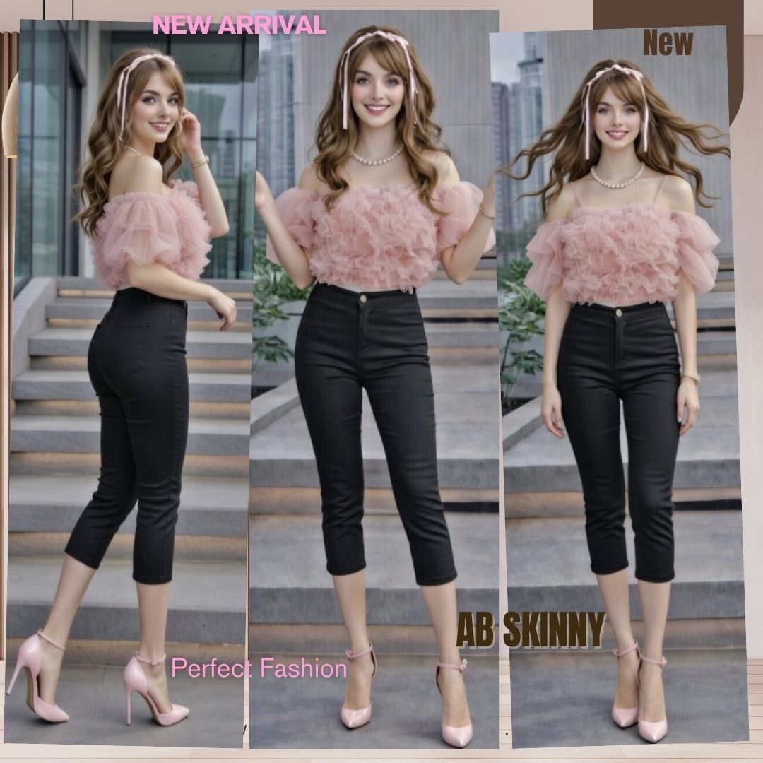 Capris Ultra Stretch Skinny Pants in Black