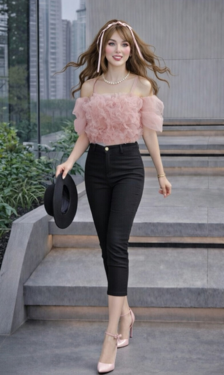 Capris Ultra Stretch Skinny Pants in Black