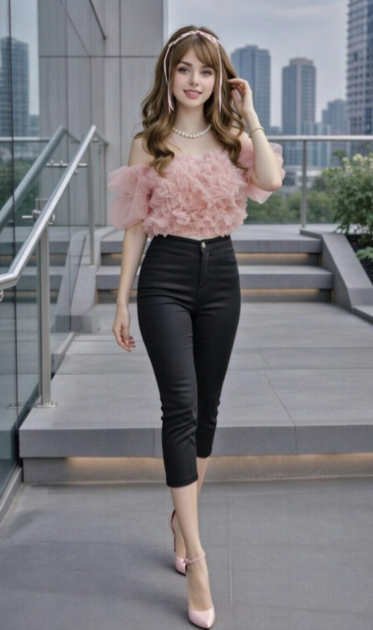 Capris Ultra Stretch Skinny Pants in Black